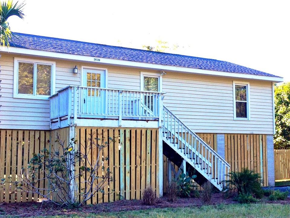 3bd/2ba on a spacious lot in Mt. Pleasant!
