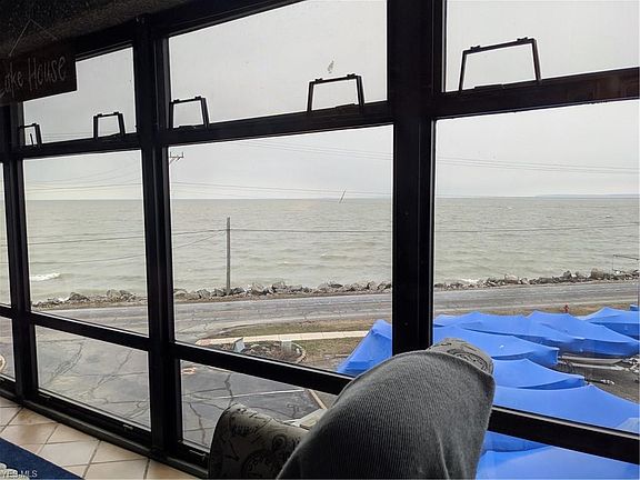 3rd image of 711 W Lakeshore Dr