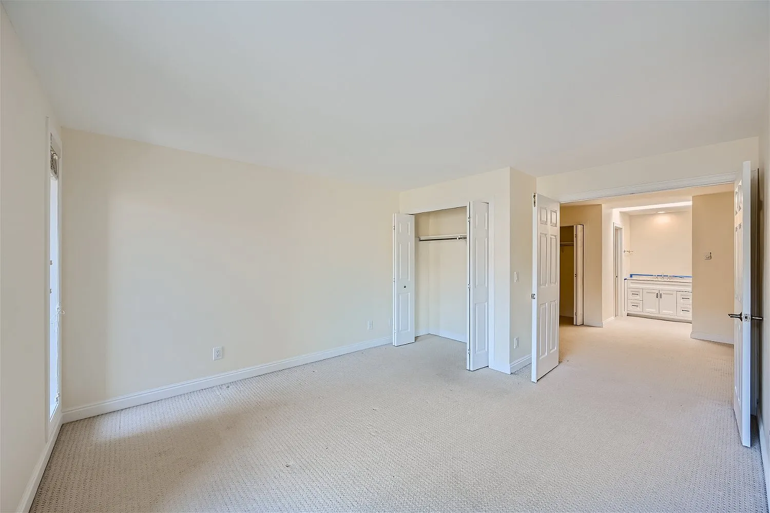 2 bed, 992 sqft, $3,800 — Photo 4