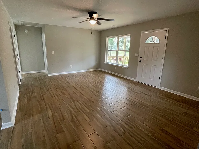 1250 Vivian St — Photo 2