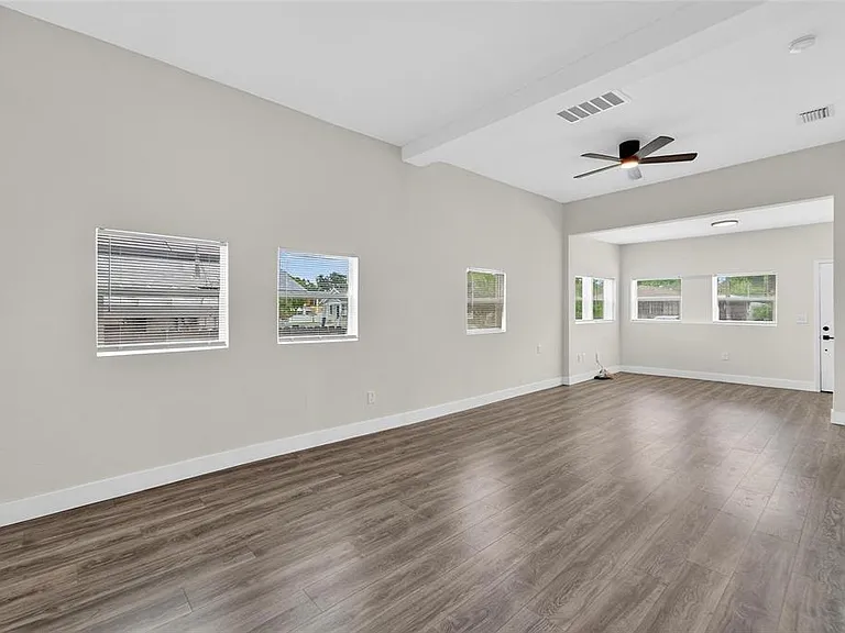 2525 W Beach St — Photo 9