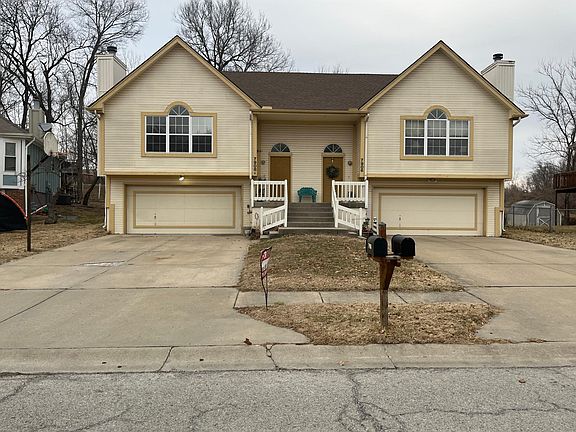 Large 3 bedroom 2 Full & 1/2 bathroom unit with walkout basement, washer/dryer hookups with 2 car garage!