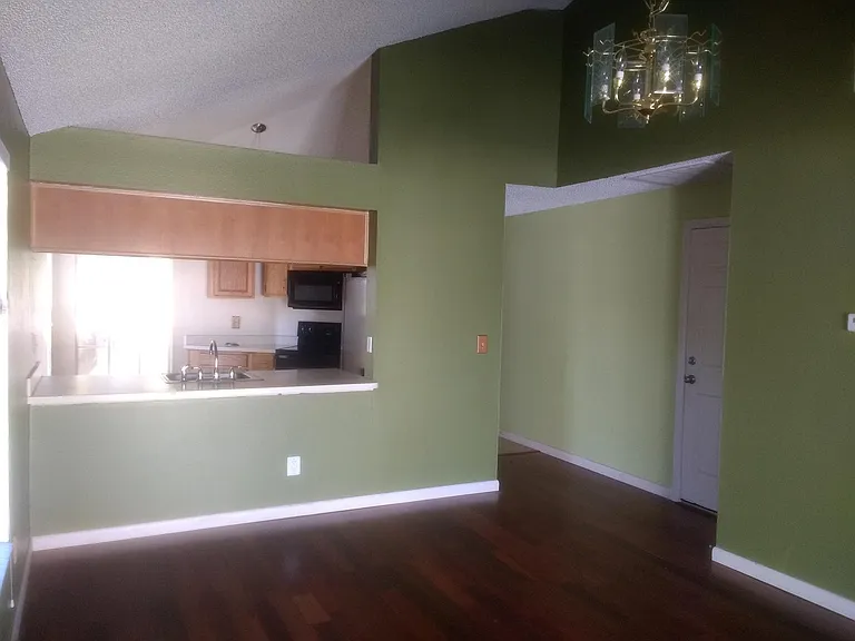 3721 Farnham Ct — Photo 4