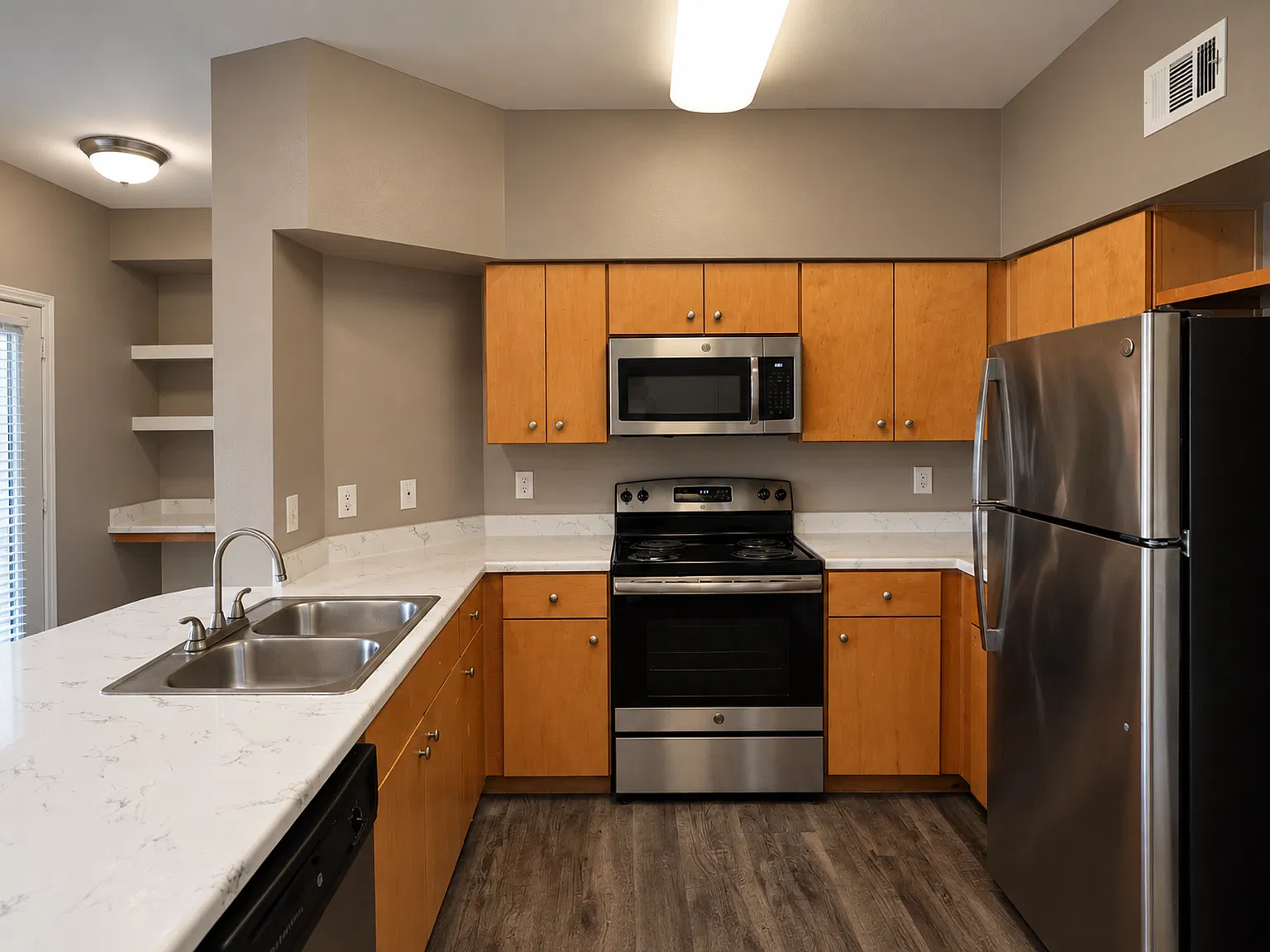 Cambria Cove Apartments — Photo 2