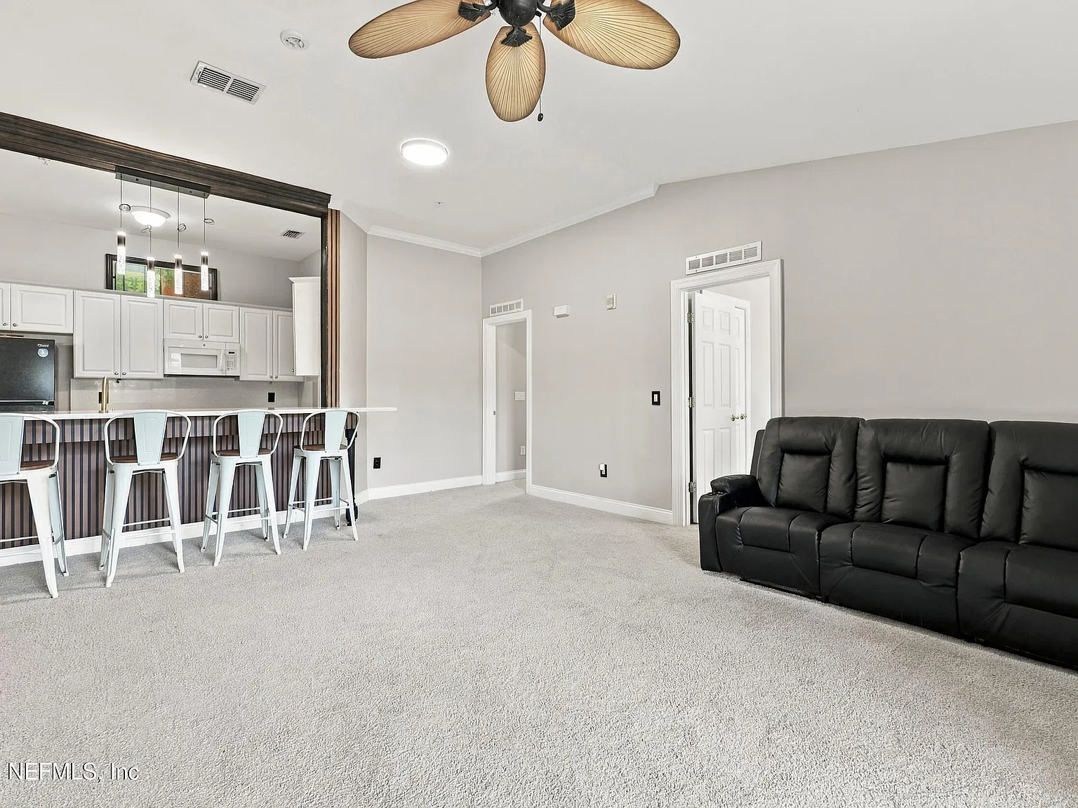 3 bed, 2.0 bath, 1364 sqft, $2,650 — Photo 3