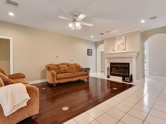 2nd image of 1701 S Crestview Dr