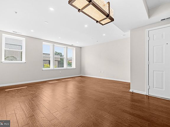 5th image of 1109 O St NW APT 302