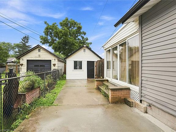 3rd image of 4 Hilda St