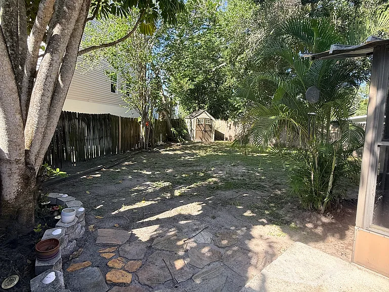 727 Bay St — Photo 15