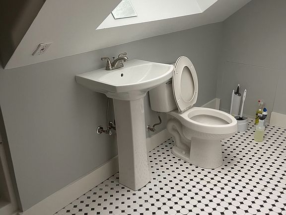 4th image of 131 Lynnfield St #3