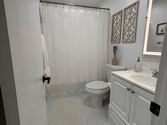 5th image of 5201 SW 31st Ave