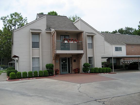 2nd image of 3512 E Broadway St #921