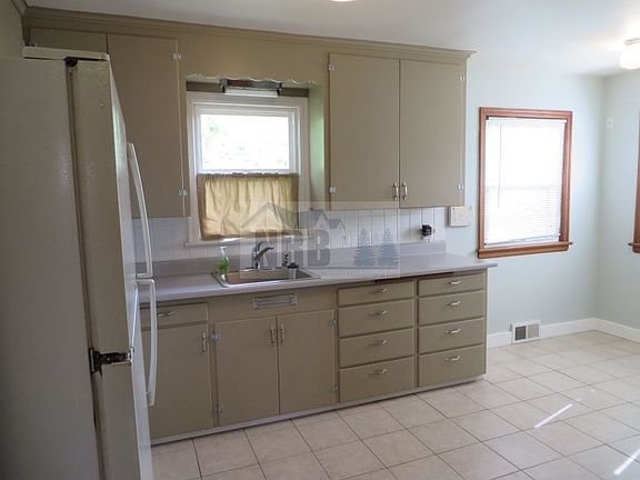 4th image of 4310 Yakima Ave