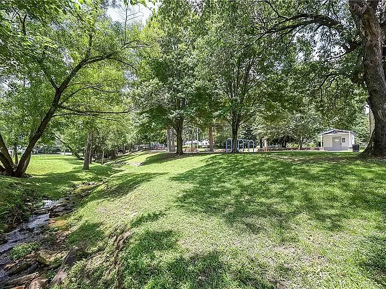 256 Bellvue Dr SE — Photo 18