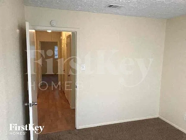 4 bed, 2.0 bath, 1650 sqft, $2,235 — Photo 2