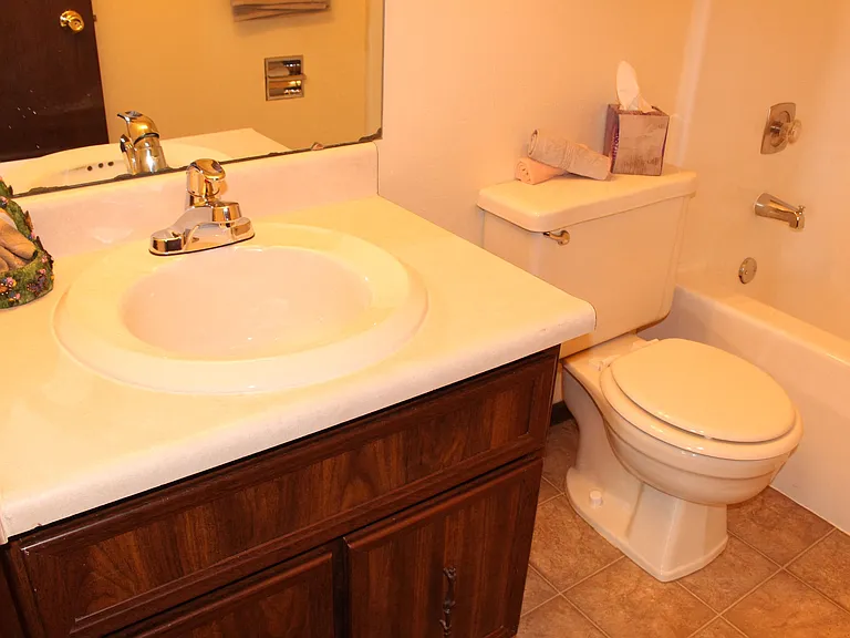 Windsor Crest Apartments — Photo 72
