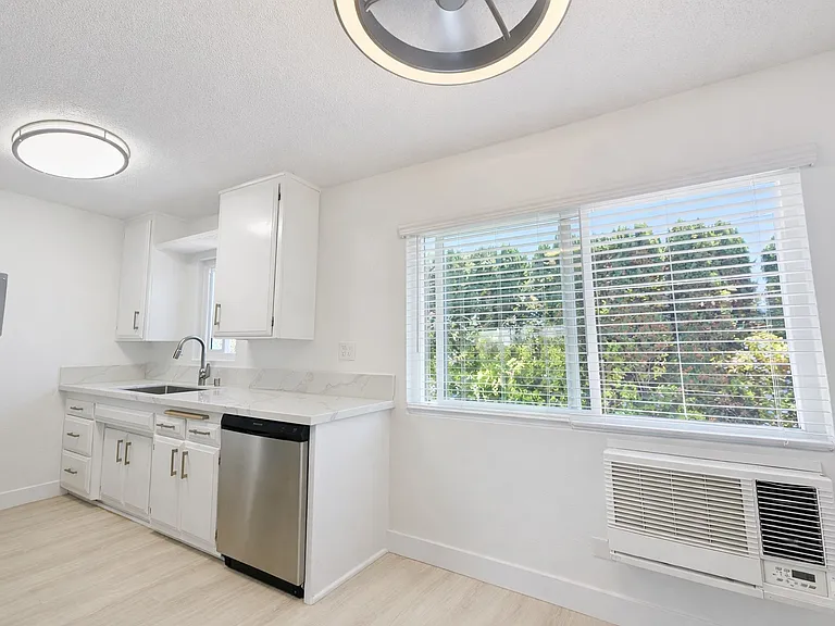 Mistyvale Apartments — Photo 19