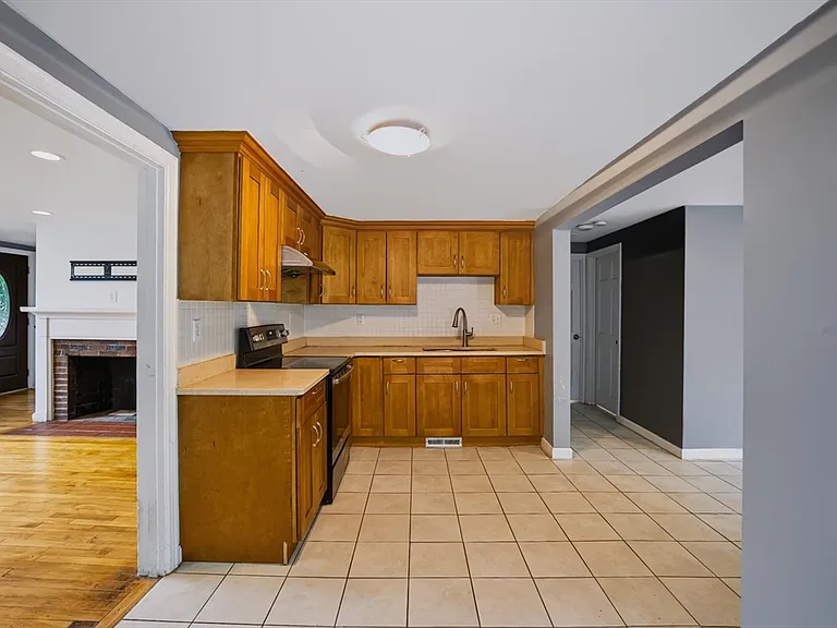 52 Common St #52 — Photo 7