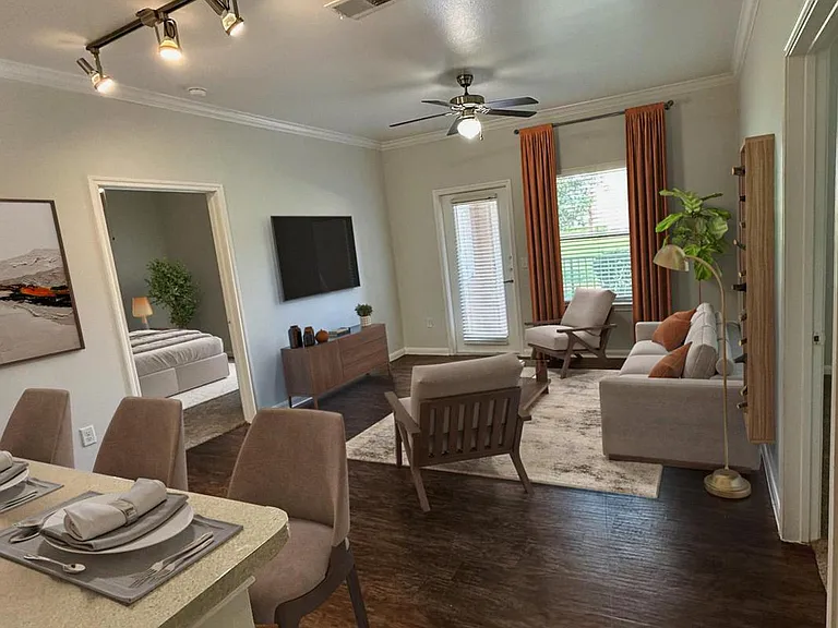 320 S Stewart Blvd — Photo 28