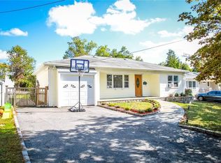 8 Osage Dr W, Ossining, NY 10562