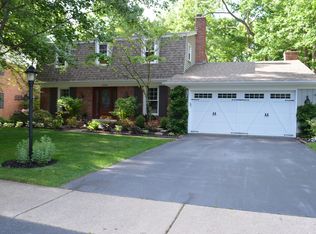 6918 S Fredericksburg Dr, Sylvania, OH 43560