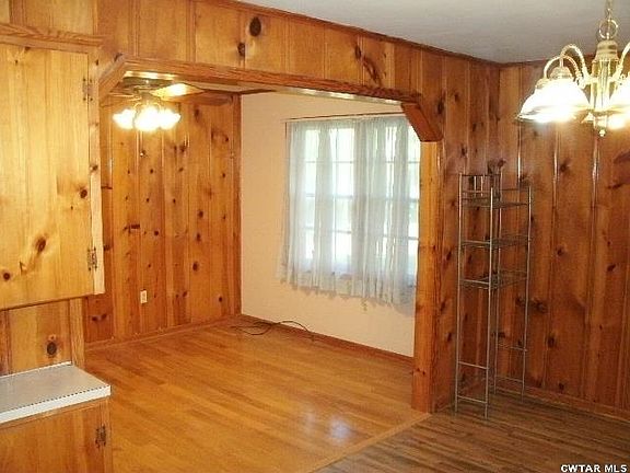3rd image of 572 Maywood Ave