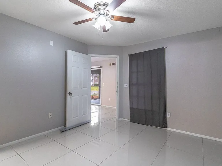 5124 Park Central Dr #517 — Photo 13