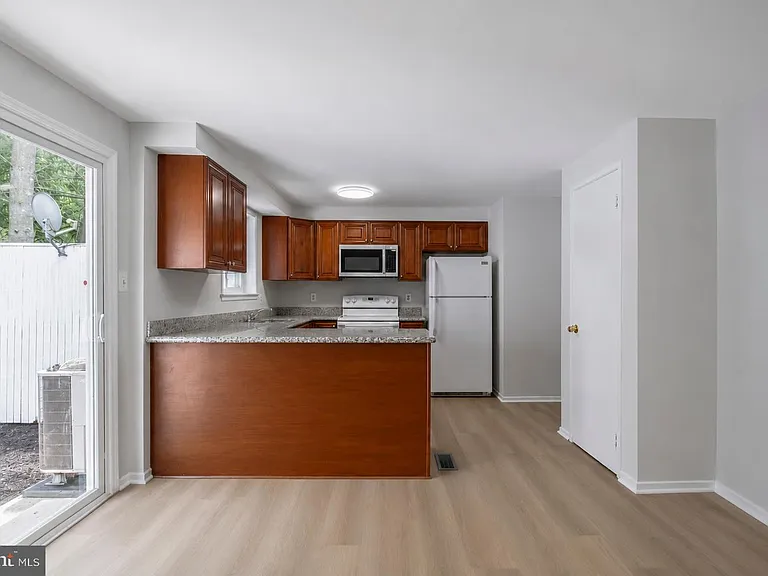 14435 Pebble Hill Ln S — Photo 10