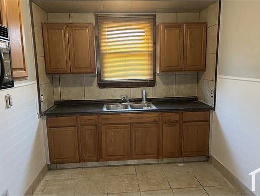 4th image of 16140 Greenlawn St #1