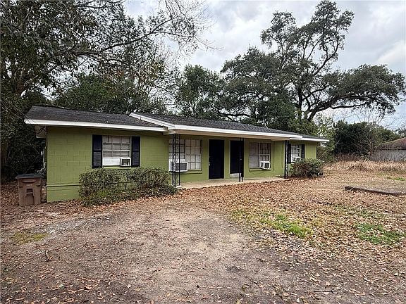 2nd image of 728 Bankhead Pl