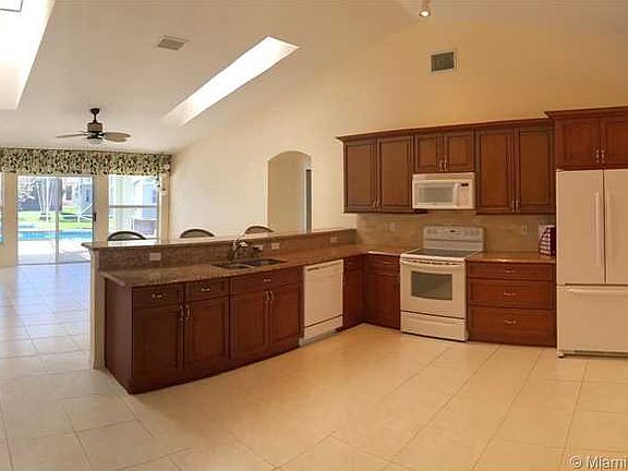 2nd image of 262 SW Chelsea Ter