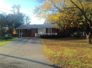 810 Southmoor Pl, Godfrey, IL