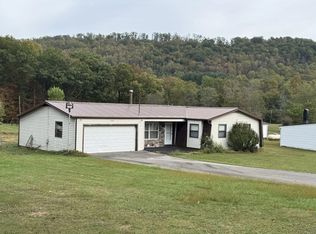 208 Glade St, Rainelle, WV 25962