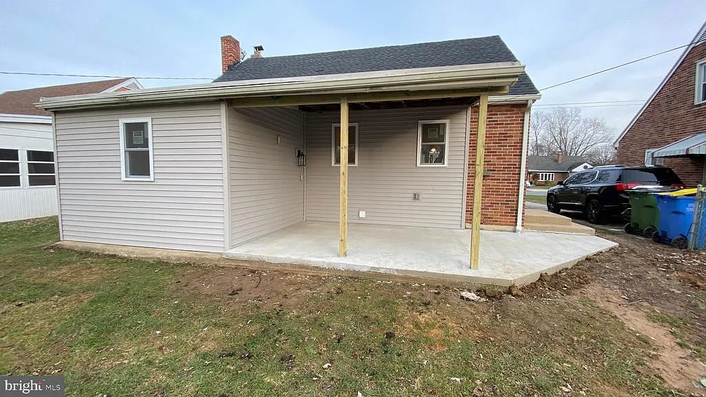 260 Edgewood Rd photo 1