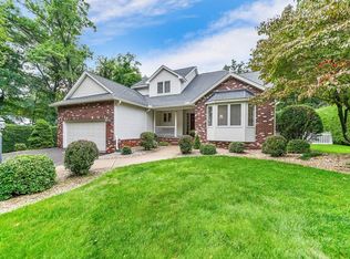 4 Priestly Farms Rd, South Hadley, MA 01075