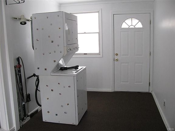 5th image of 8 Parkwood Dr