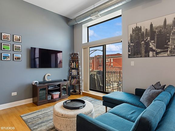 3rd image of 1560 W Wabansia Ave APT 3B