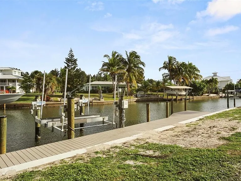 500 Green Dolphin Dr S — Photo 32
