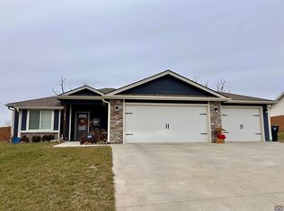 3318 SE 23rd St, Topeka, KS 66605