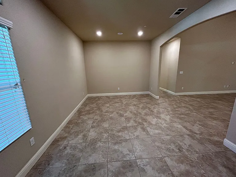 3731 W Vine Ave — Photo 3