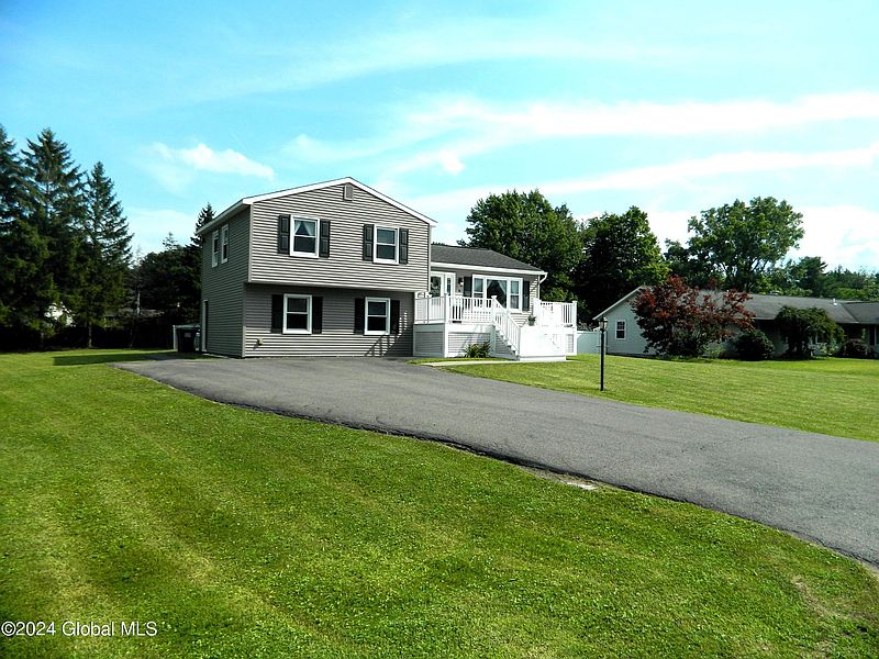 3rd image of 8 Suncrest Drive