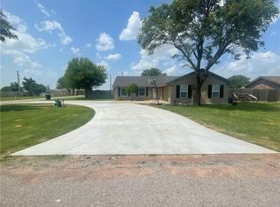 307 W 4th St, Duke, OK 73532