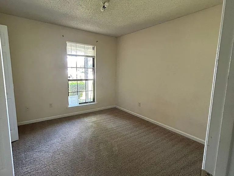 109 Larkin Ct — Photo 11