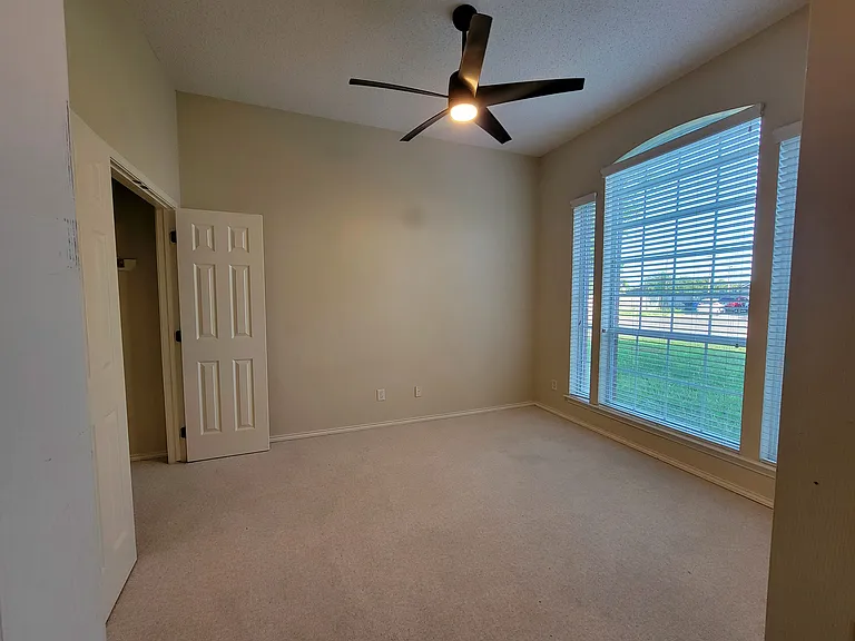 2704 Amherst Ave — Photo 6