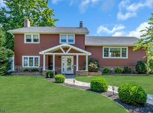 8 Sunset Rd, Newfoundland, NJ 07435