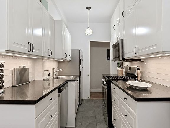5th image of 270 Seaman Ave APT E7