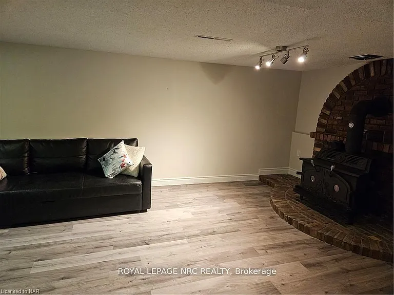 5 Kilbourne Cres — Photo 14