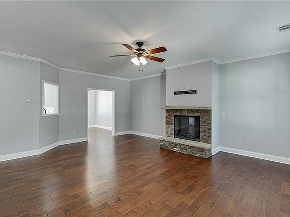 5th image of 440 S Alexander St