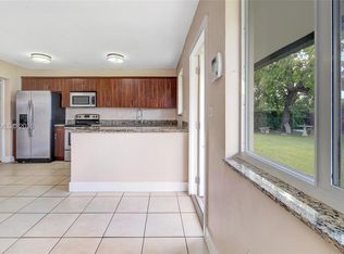 592 NE 150th St #3, Miami, FL 33161