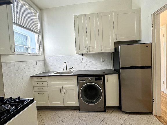5th image of 2426 Mission St APT 8
